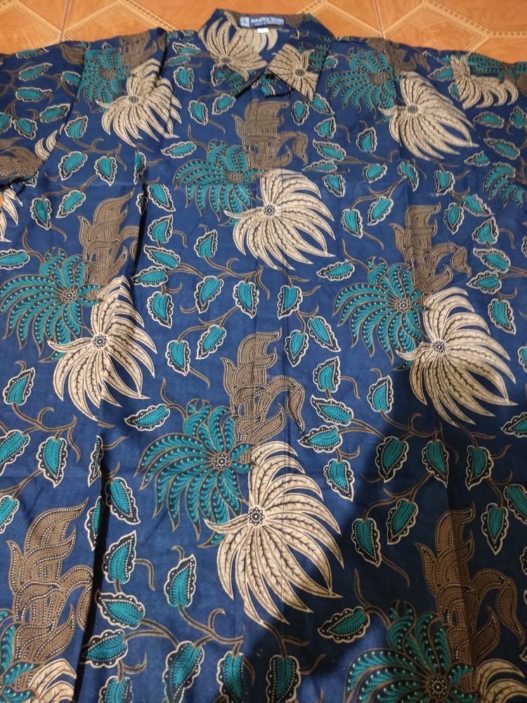 Hem Batik Pria Lengan Pendek Motif Daun Pohon Hijau Biru Batik Pekalongan Jawa