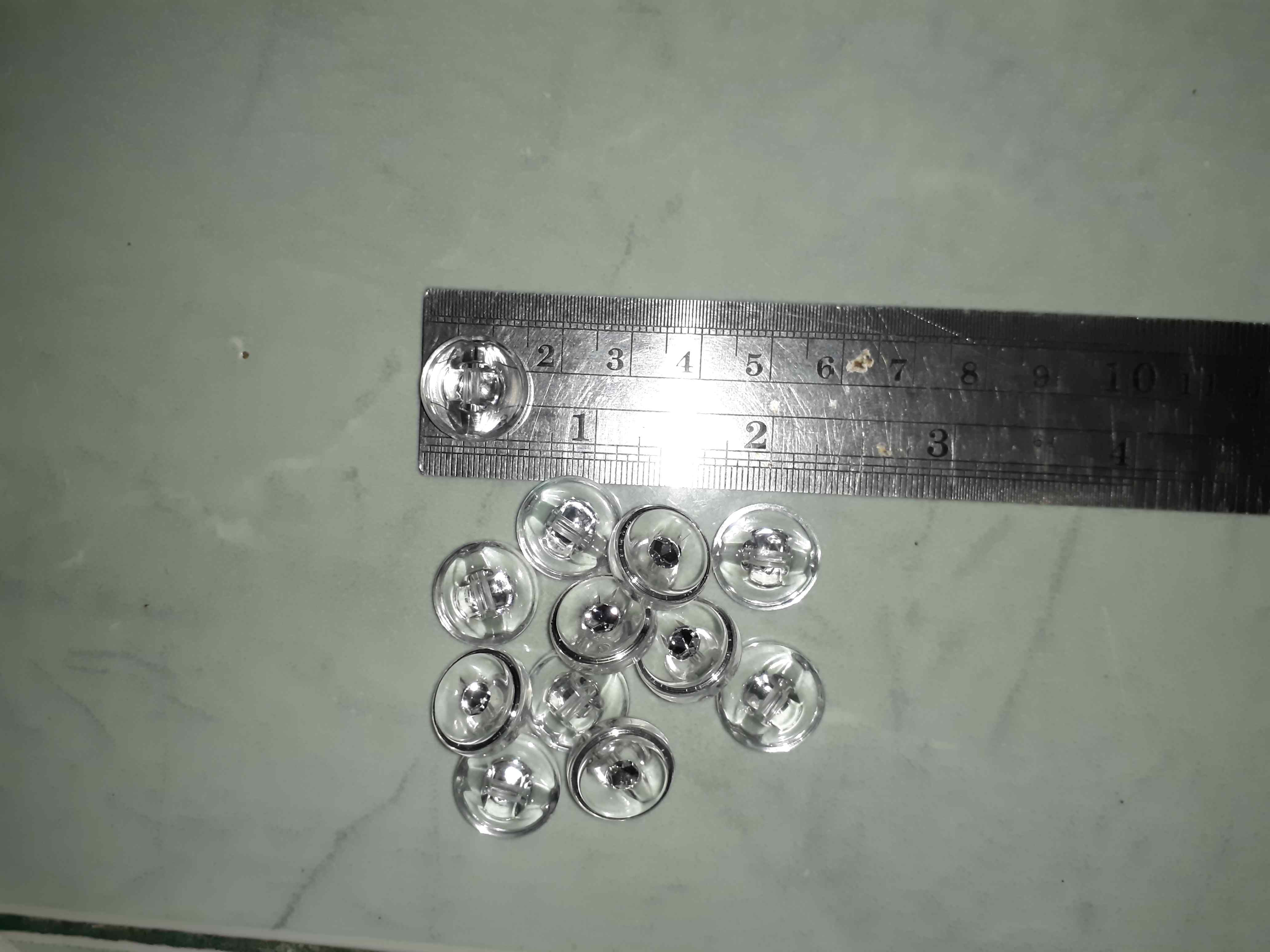 Kancing Hias Kristal Ukuran 24