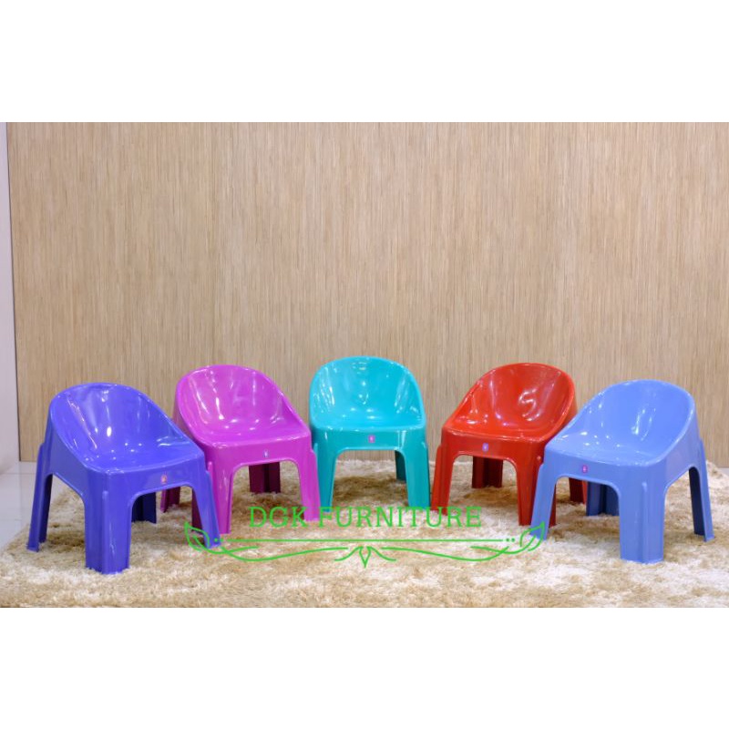 Kursi Anak Anak Sandar Sender Plastik Twinpan TWIN PAN C28 Warna Warni MURAH