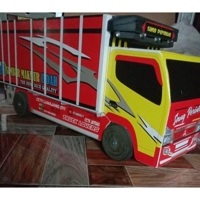 Miniatur Truk Oleng Truck Kayu dengan Lampu LED BESAR