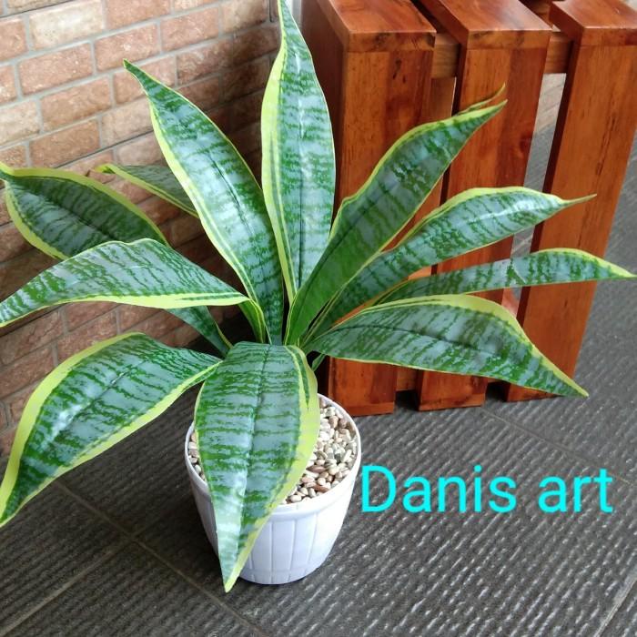 Lidah mertua palsu/ tanaman lidah mertua plastik/ dekorasi tanamn hias