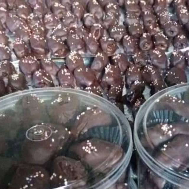 

Kue kering kurma coklat dan yupi coklat