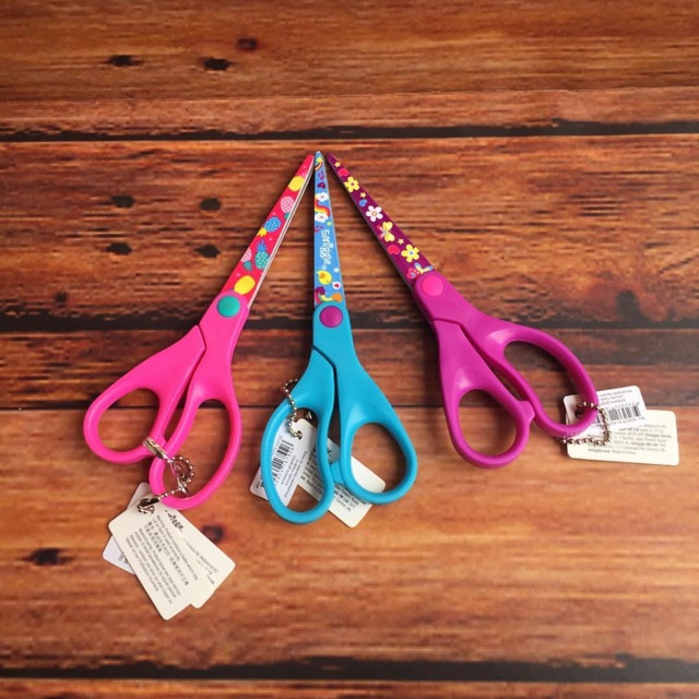 

Gunting smiggle