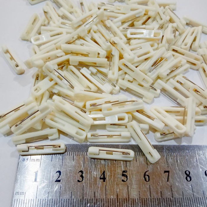 

Gaya Peniti Plastik 2,2Cm Putih Jarum Peniti Name Tag Papan Nama Dada Bagus Berkualitas