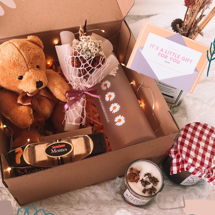 

Grosiran Murah GIFT BOX/HAMPERS/HADIAH ULANG TAHUN, GRADUATION, ANNIVERSARY, DLL BONEKA LED 