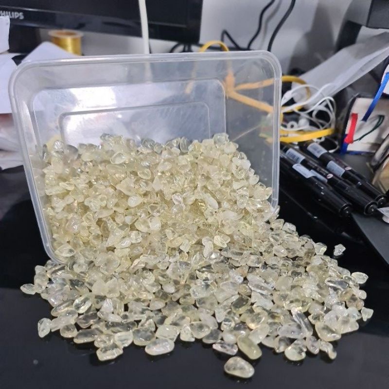 Lemon Citrine Chips 7-12mm paket 100grams