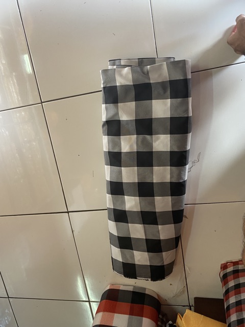 KAIN POLENG KOTAK KASAR CATUR BALI 140CM METERAN