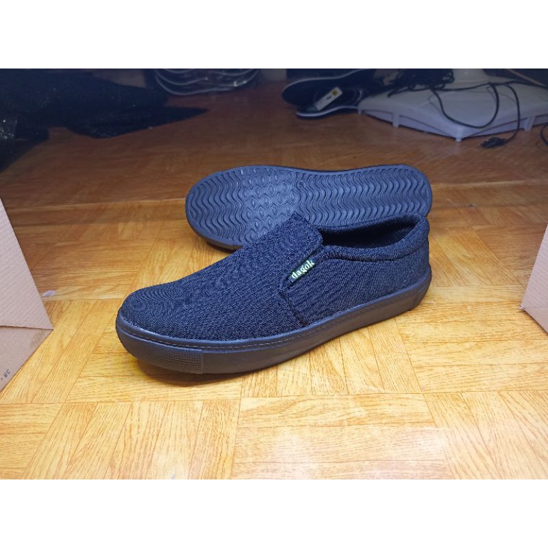 sepatu slip-on pria/cowok sneakers sekolah sepatuvans