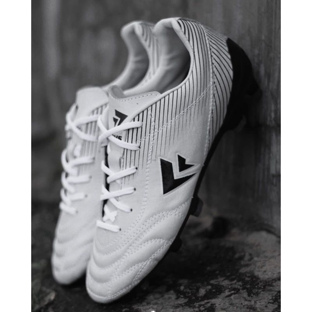 Sepatu Bola Sevspo X Zoro One Leather Putih Hitam