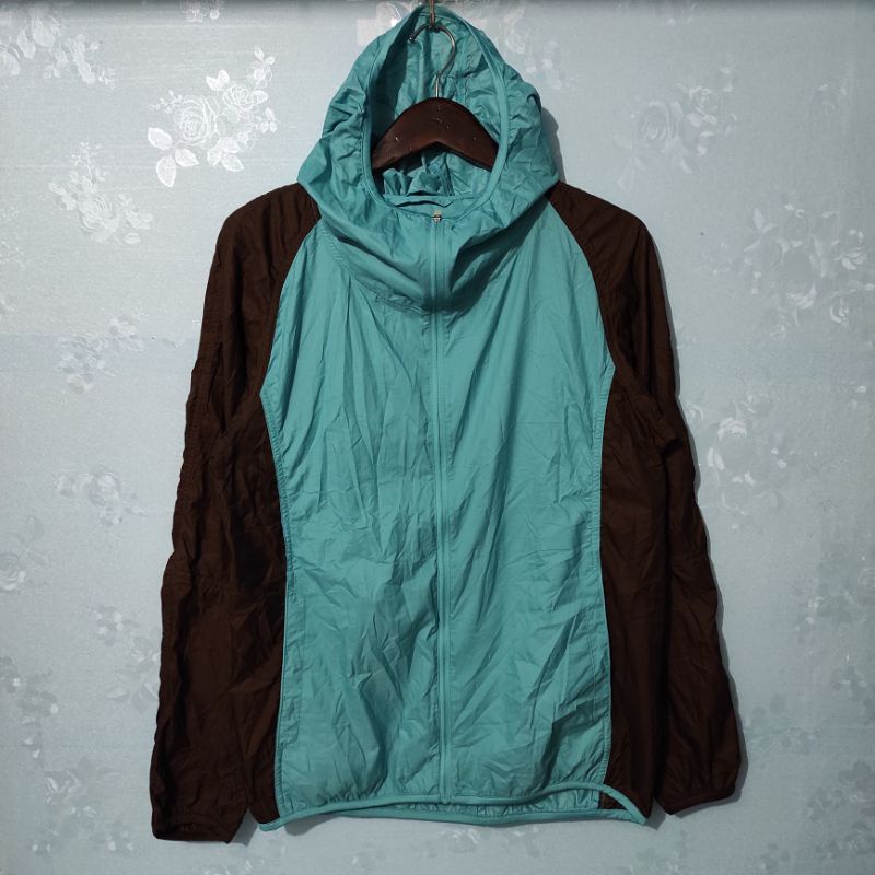 Thrift Second Jaket Uniqlo Running Olahraga Jogging