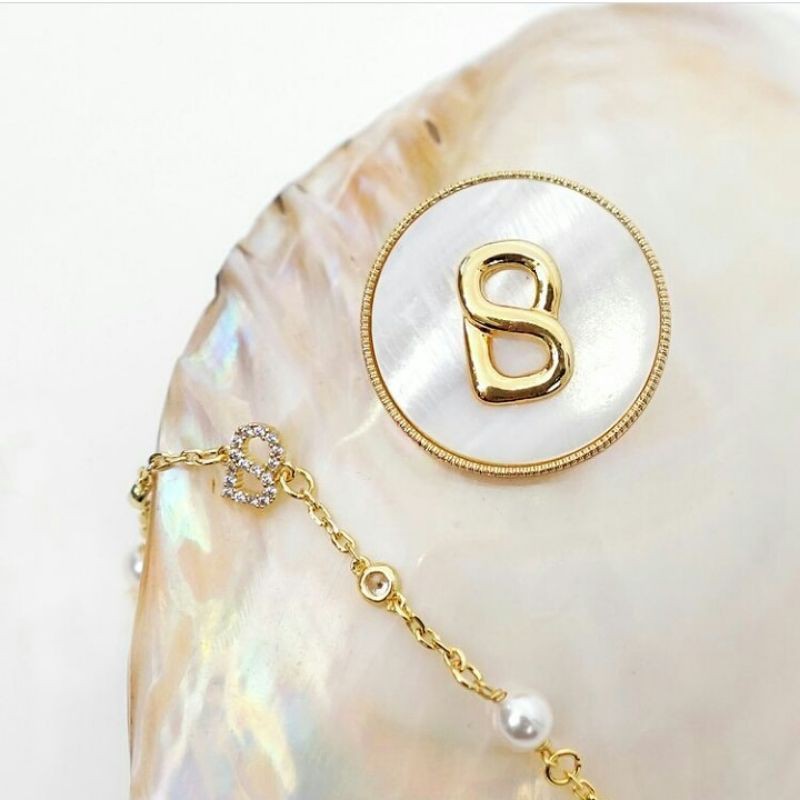 Buttonscarves White Shell Brooch