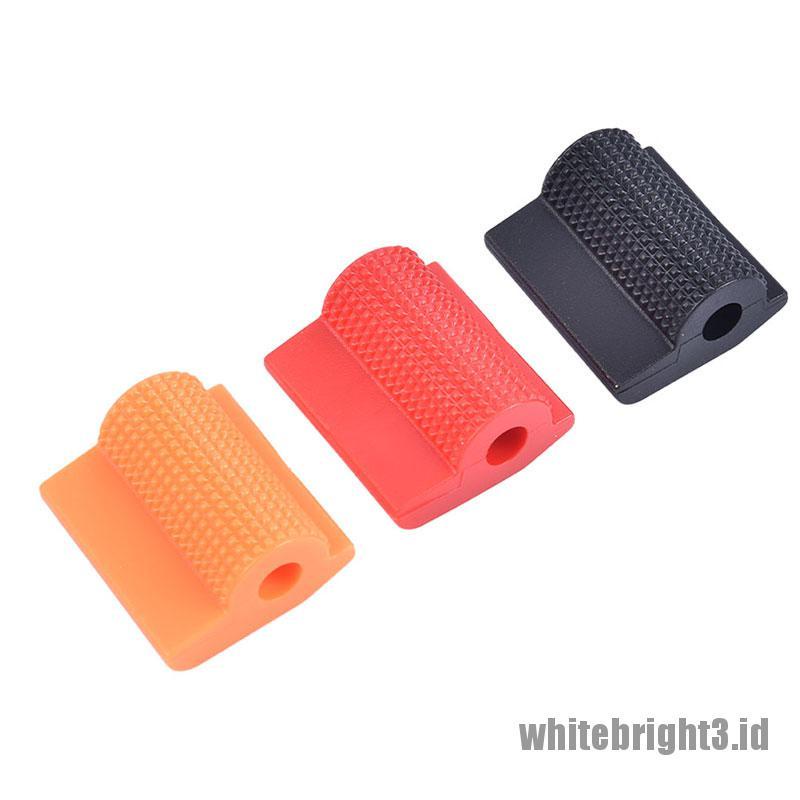 Cover Pelindung Pedal Gigi Motor Universal Bahan Karet Warna Putih