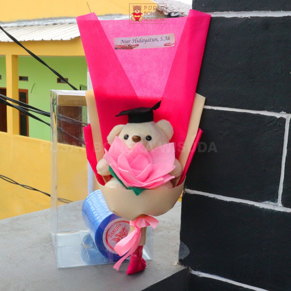 Buket boneka wisuda hadiah bucket kain flanel kado graduation bunga palsu anniversary pacar ultah
