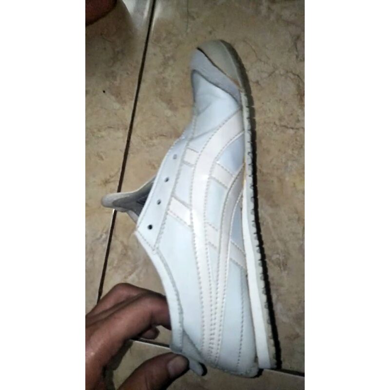 tas mango dan onitsuka tiger menang lelang