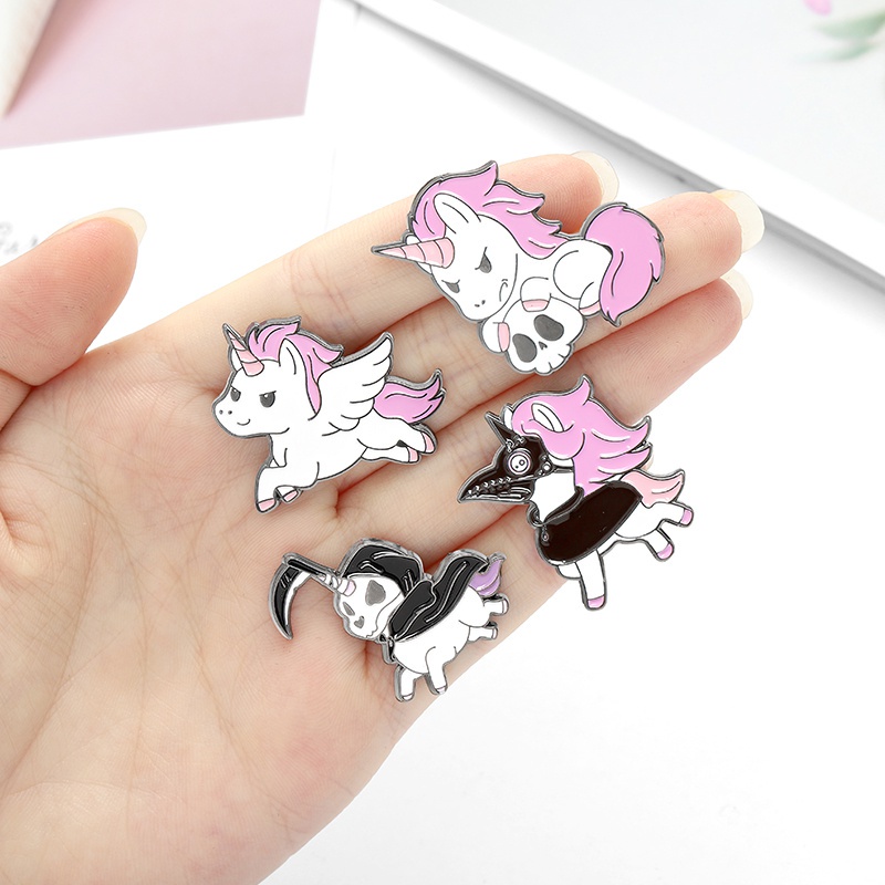 Pin Bros Enamel Desain Kartun Hewan Unicorn Tengkorak Gergaji Medis Untuk Hadiah