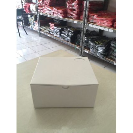 

Langsung Order Box Kue / Box Snack Uk. 12x4x6,(isi 100 pcs) Limited