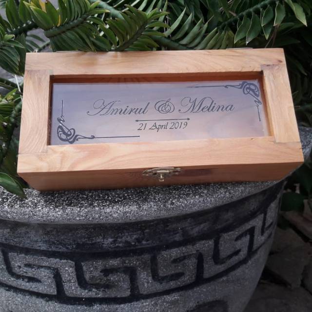 Kotak uang mahar kayu pinus