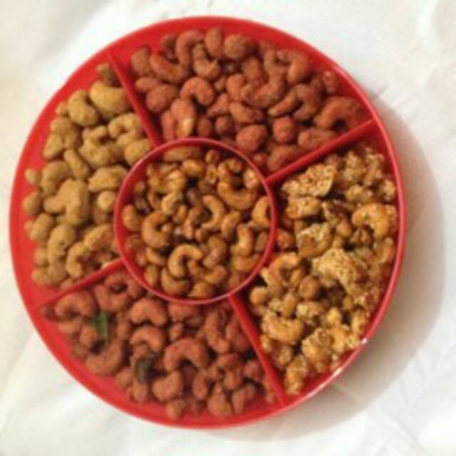 

KACANG MEDE ASSORTED PARCEL LEBARAN 5SEKAT