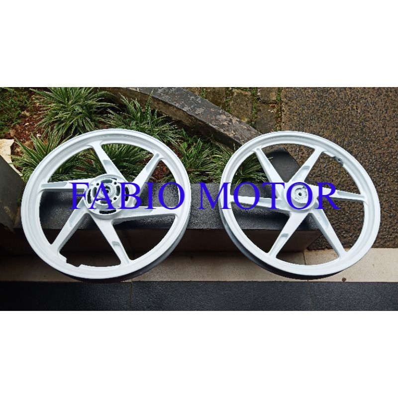 Velk/velg motor suzuki Satria 2 tak bekas original