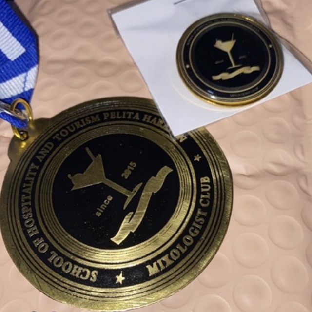 Pin dan Medali