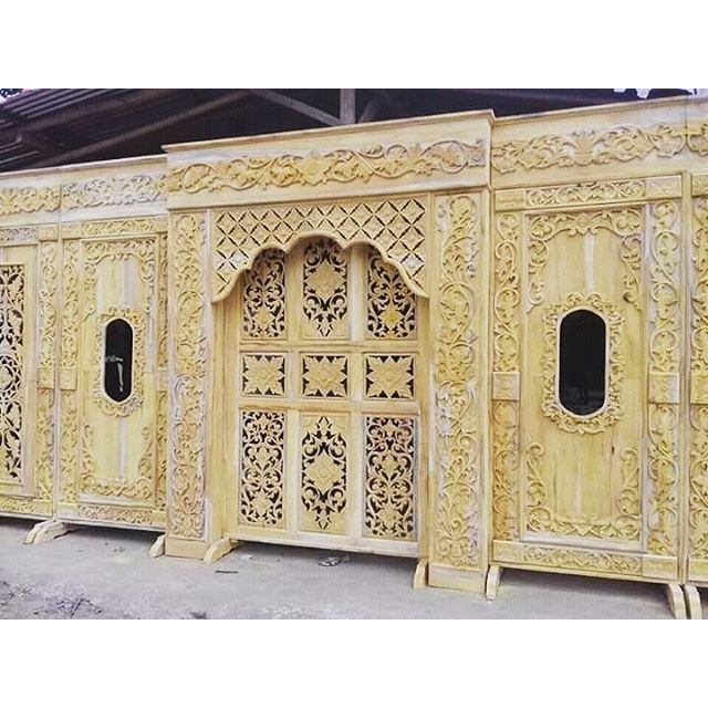 Dekorasi ukir pengantin gebyok