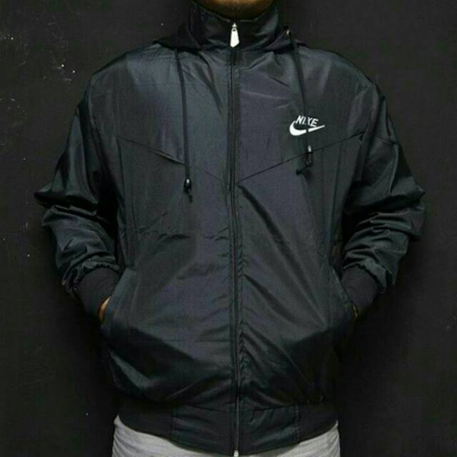 Jaket parasut nike hitam polos windrunner
