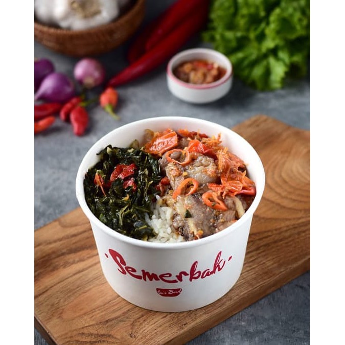 

Sei Sapi Daging Sapi Asap Siap Makan disajikan dalam mangkuk (bowl) khusus Grab dan Gojek