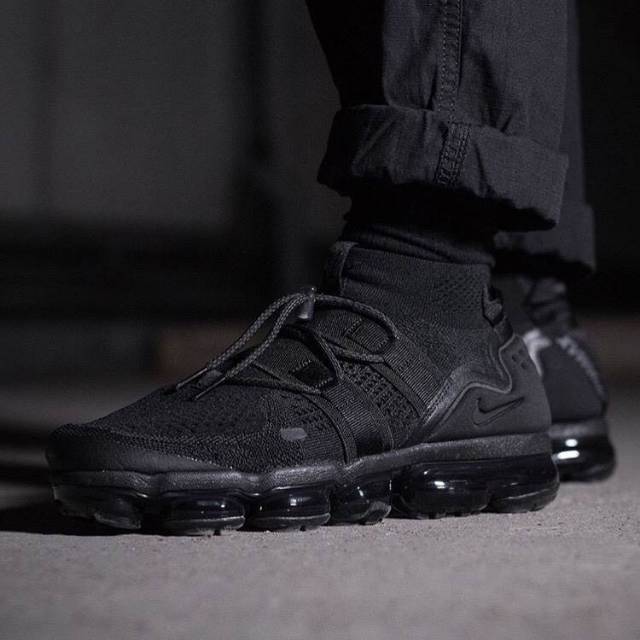 SEPATU NIKE VAPORMAX UTILITY "TRIPLE BLACK" PREMIUM ORIGINAL. SEPATU NIKE MURAH. SEPATU RUNNING