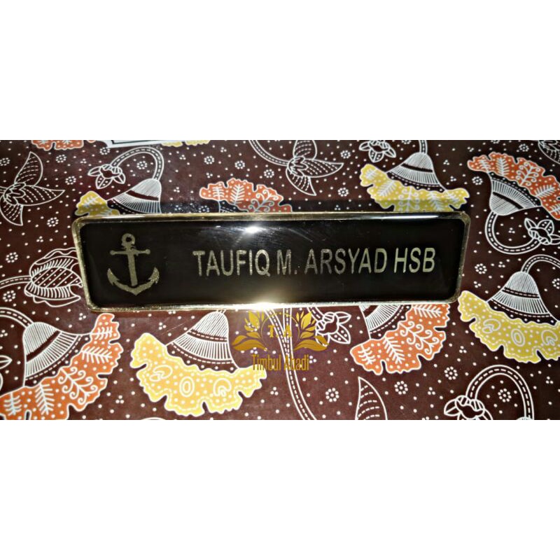 

name tag,papan nama kuningan bisa reques logo dan nama
