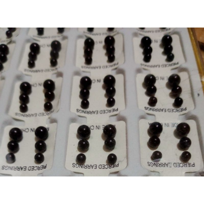 Anting Tusuk Bola Mutiara Hitam