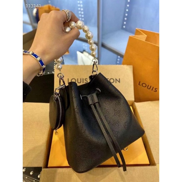 lv neonoe with pouch and pearl strap sale 200rb24x17x26cm
dpt box dustbag fakebill serti
dlm ada no 