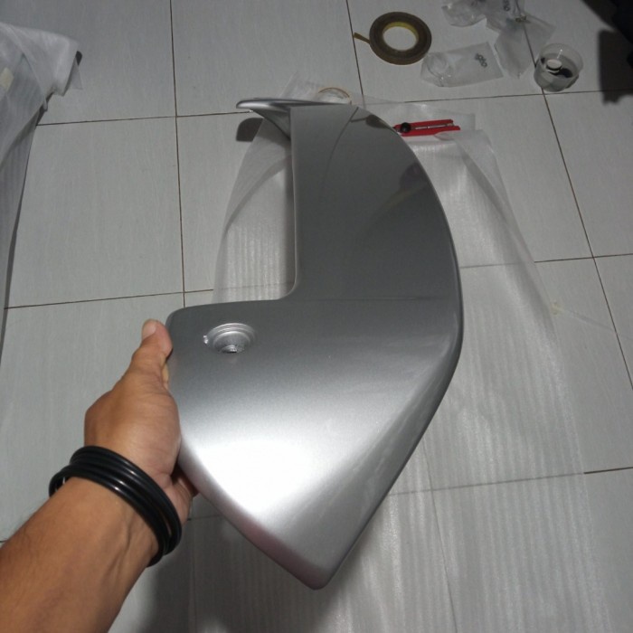 {BEKAS} Spoiler Toyota Sienta - Silver Murah