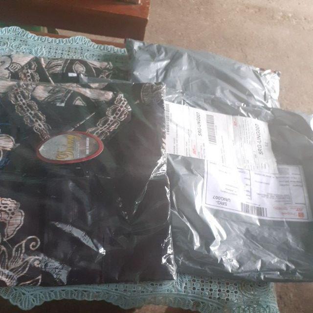 Terbaru Hem Eksport Batik Pria Kerja Kantor Slimfit / Baju Cowok Modern - Hitam Gold Kekinian Casual