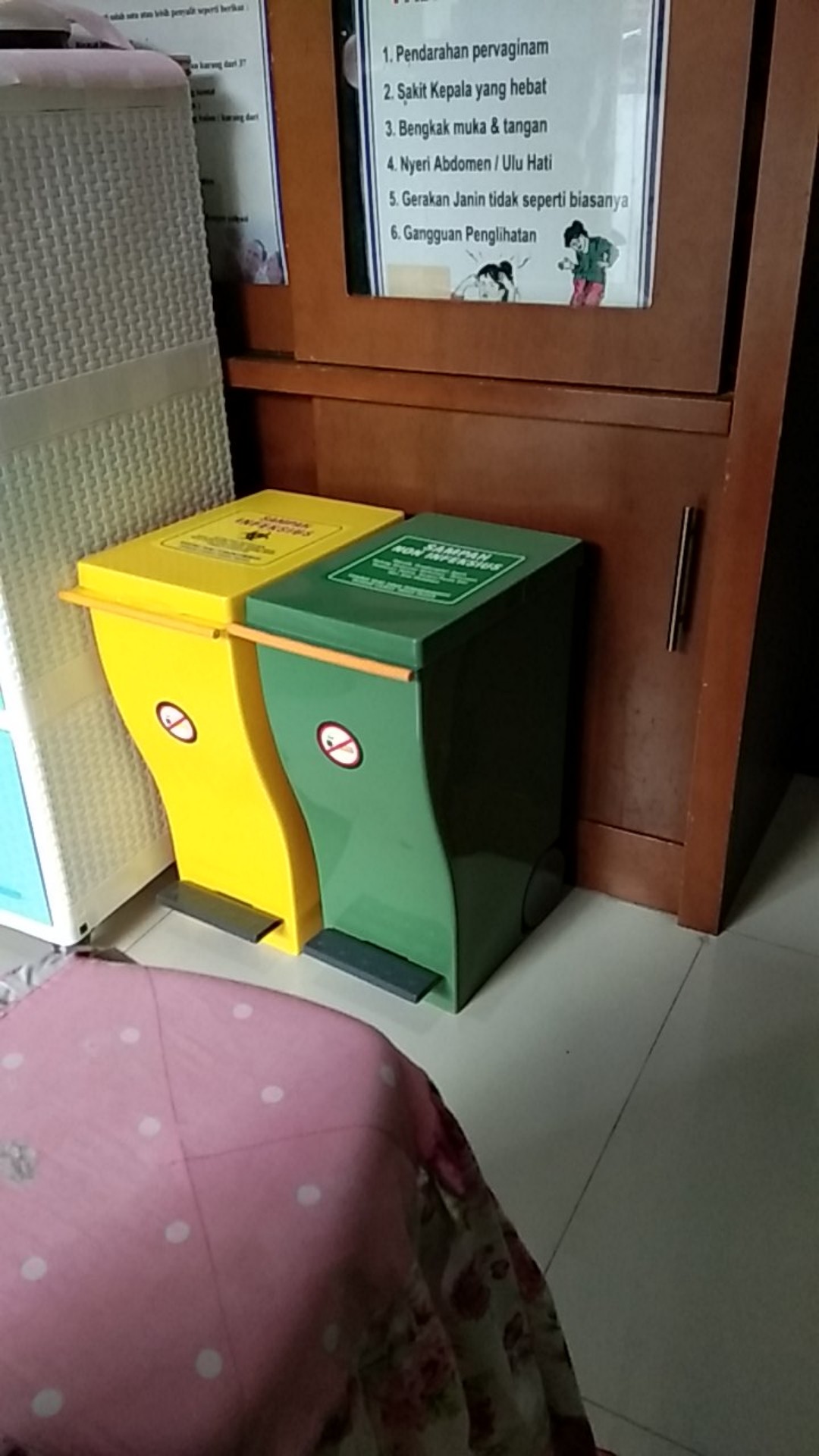 Tempat Sampah Injak Dengan Roda 19 Liter