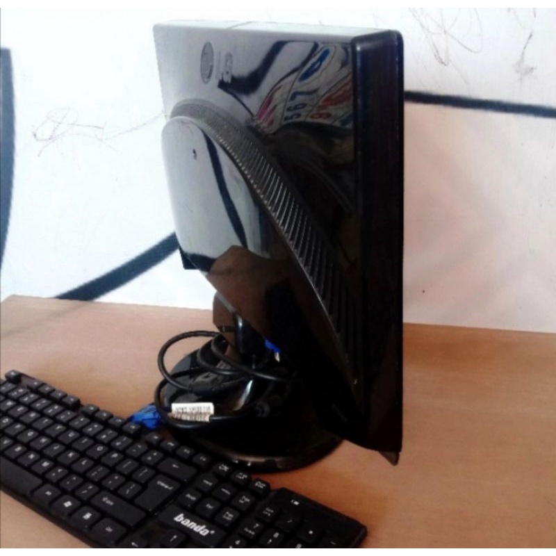 LED Monitor 16Inc + Keyboard For Komputer Pc Atau CCTV Brand Campuran