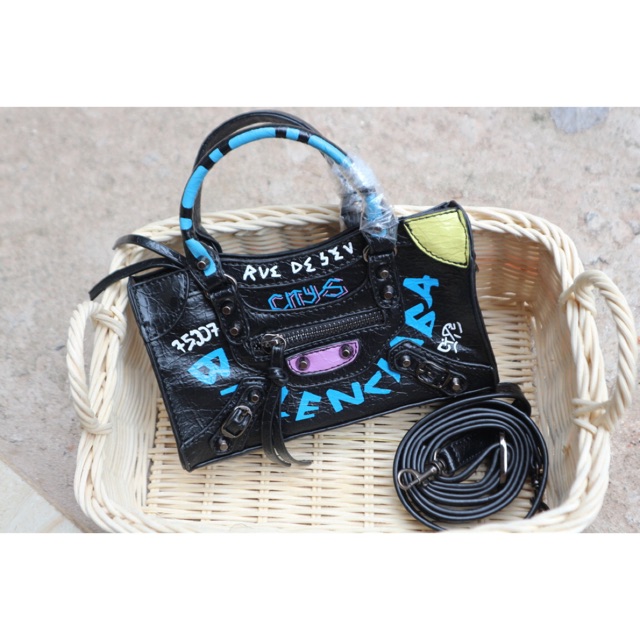 

Balenciaga grafiti classic nano
