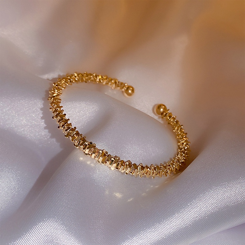 Gelang Bahan Tembaga Alloy Warna Emas Gaya Korea Untuk Wanita