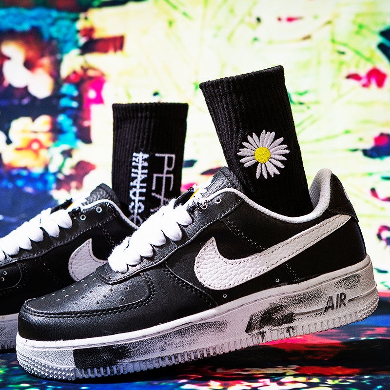 G-DRAGON Little Daisy Kaus Kaki Bordir Pertengahan Betis Kaus Kaki Panjang GD Gaya Yang Sama Trendi 