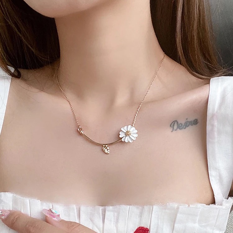 Kalung Bunga Senyum Daisy Dalika