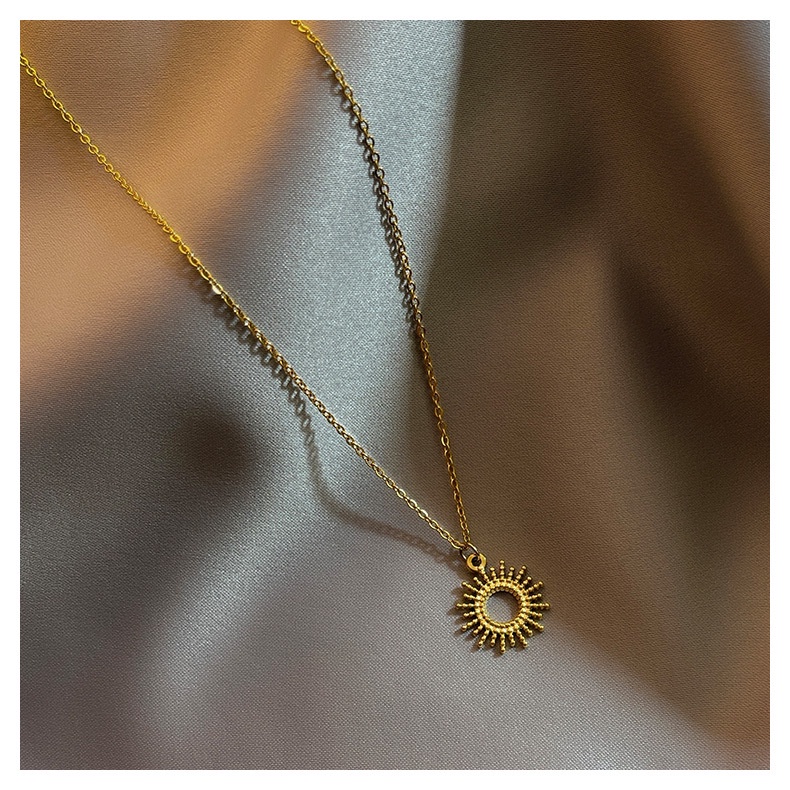 Versi Korea Dari Liontin Bunga Matahari Baru Titanium Steel Kalung Emas