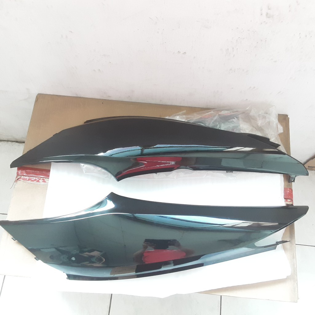 COVER BODY BELAKANG KIRI KANAN HITAM SUPRA X 125 HELM IN 64410KYZ900ZB 64420KYZ900ZB ORIGINAL ASLI