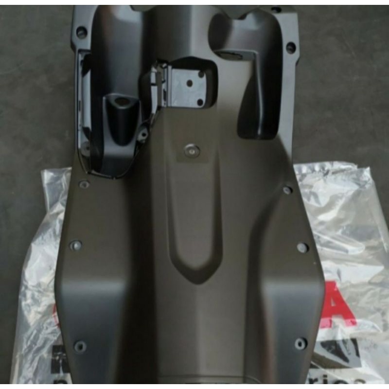 LEG SHIELD 2 LEXIL COVER KONTAK YAMAHA MIO GEAR 125 ORI B3W-F8312-00
