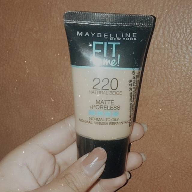 Maybelline fit me foundation shade 220