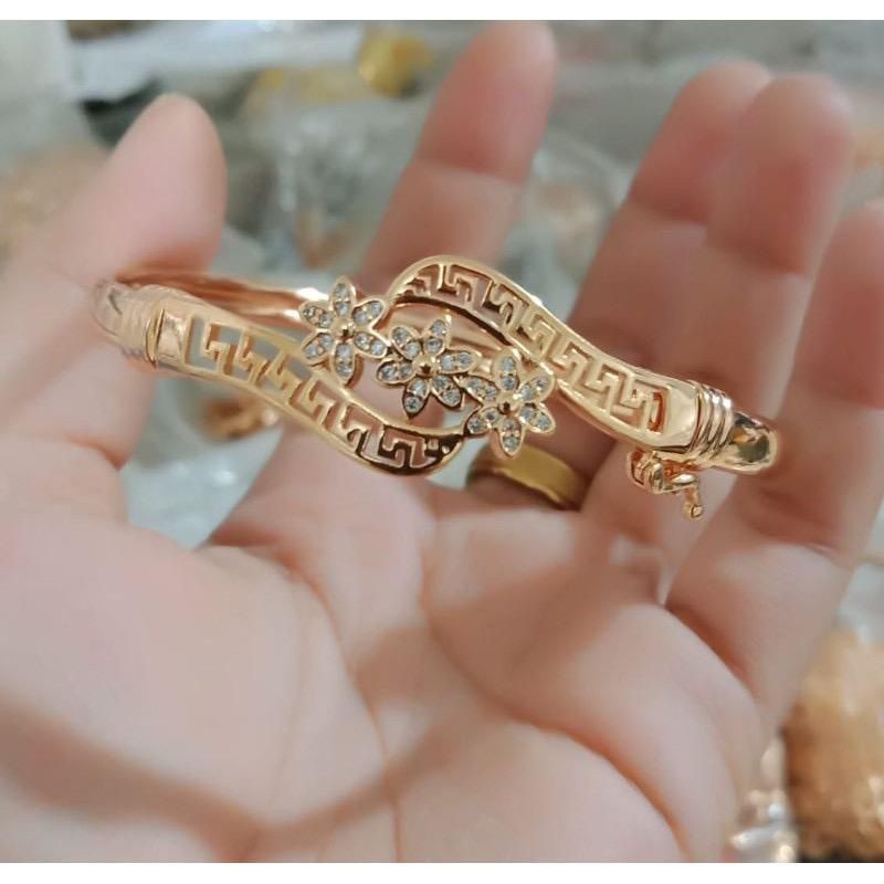 Gelang Bangle Tiga Bunga Cantik