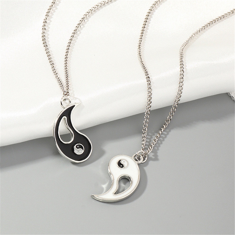 【COD Tangding】2pcs/set Tai Chi Gossip Yin Yang Pendant Necklace Best Friends Patchwork Necklace Fashion Accessories Jewelry