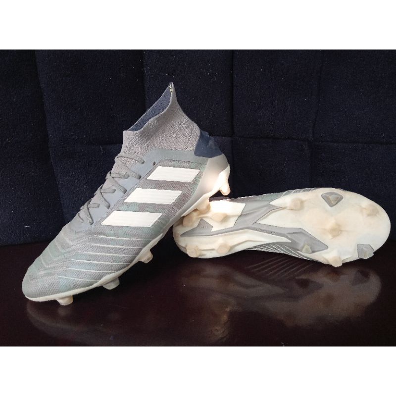 Sepatu sepak bola Adidas Predator 19.1 original