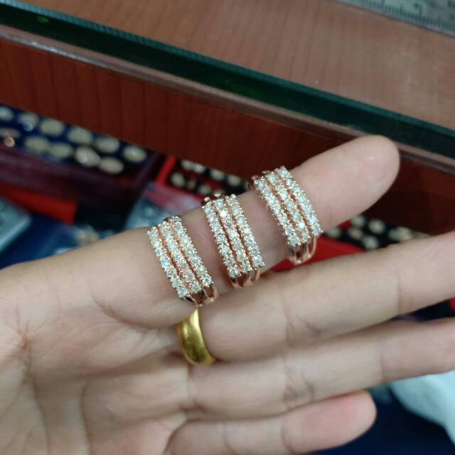 Cincin berlian baris 3