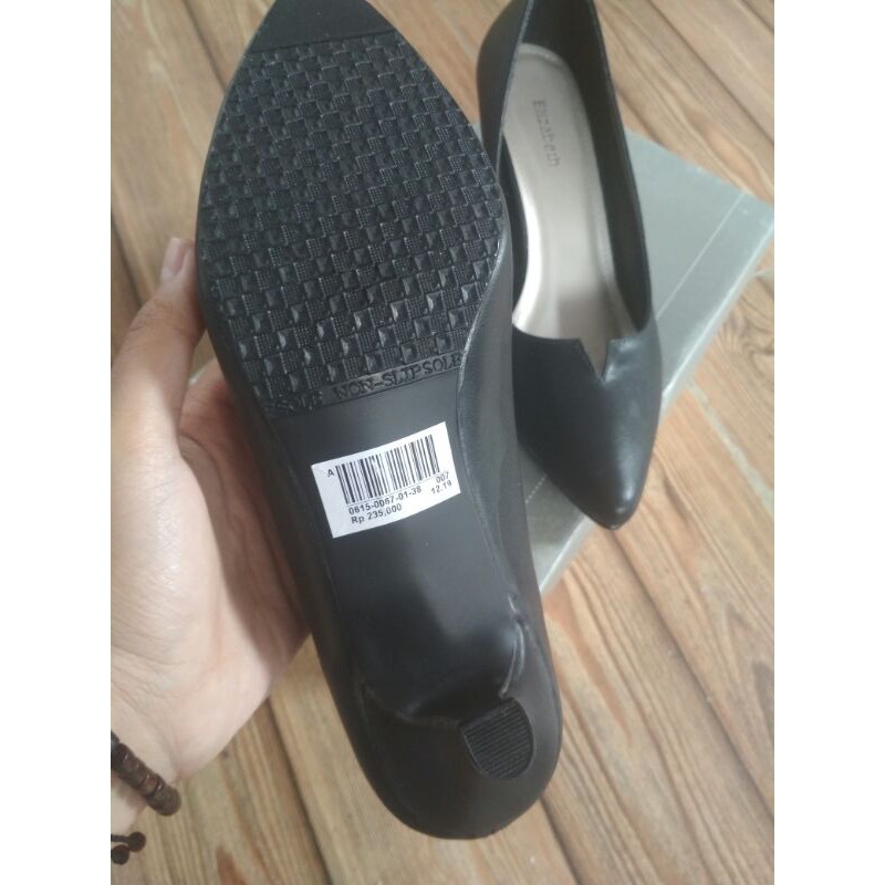 Sepatu Elizabeth High Heels Hitam Ukuran 38