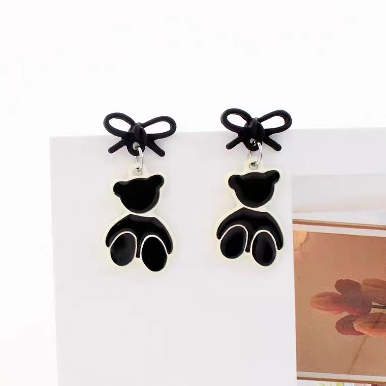 Anting Tusuk Gantung Desain Beruang + Pita Warna Hitam Gaya Perancis / Keren / Frozen Untuk Wanita