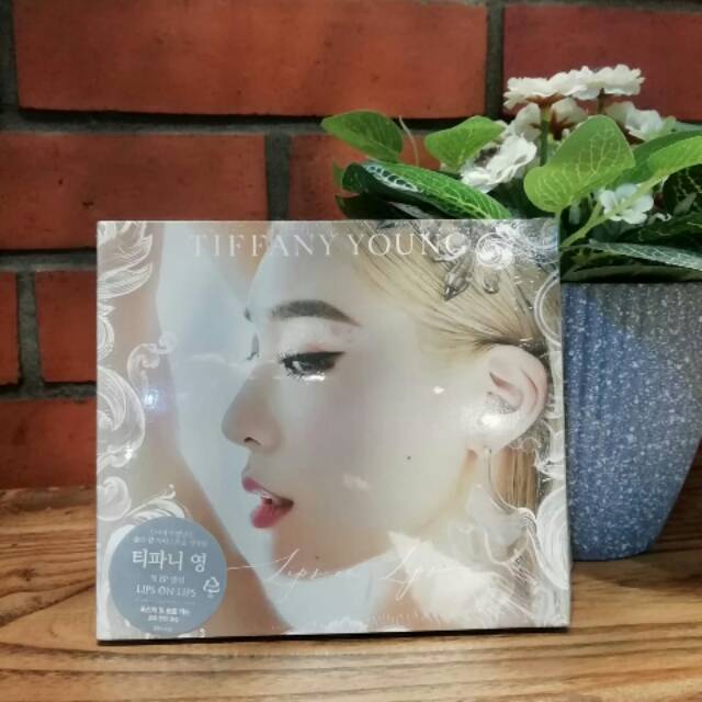 (Nego) Lips on Lips Album Tiffany Young Korean Version